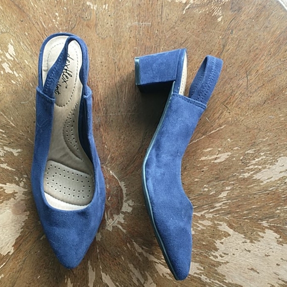 Blue suede pumps - Picture 2 of 3